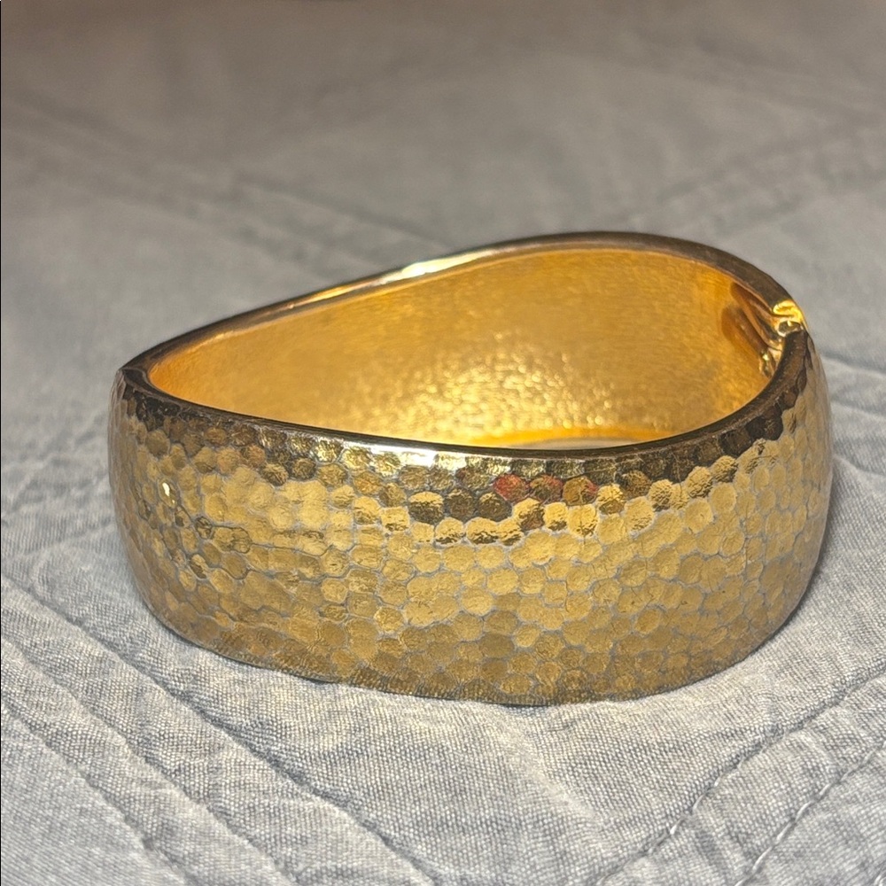 Vintage premier designs Gold tone Hammered Cuff Bracelet spring clasp wavy bold